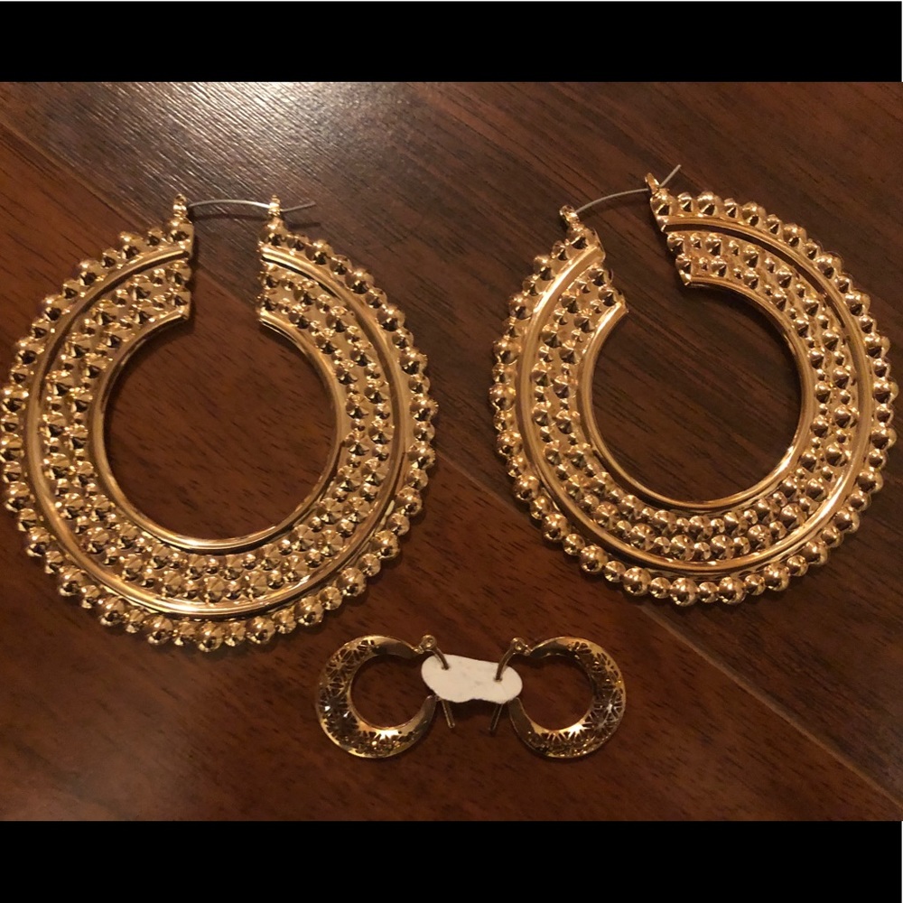 Dangly Earrings!! :) SEND ME AN OFFER !!